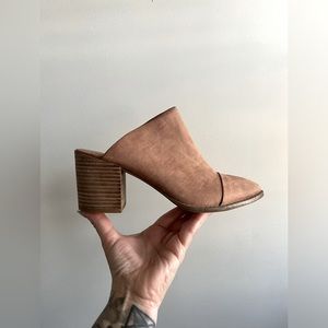 Report Brown Mules Size 7.5